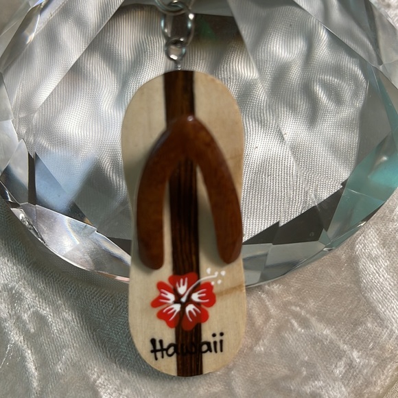 Hawaii Wood slipper keychain/charm - Picture 3 of 6